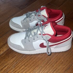 Youth Air Jordan 1 Low SE Light Smoke Grey & Red
